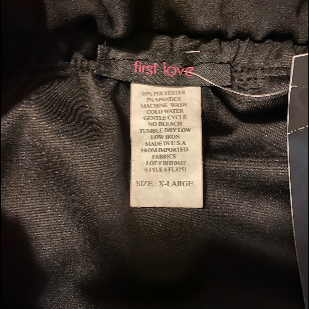 - First Love top with bell sleeves, size XL …fits more like a large - Picture 4 of 5